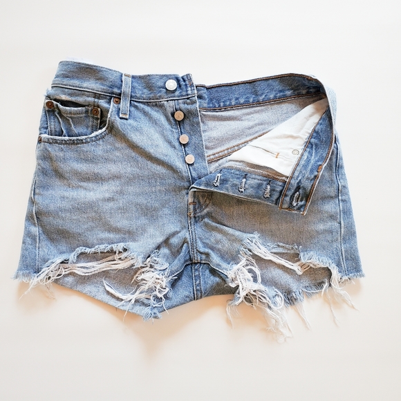 EUC Levi's 501 cutoff denim jean shorts size 27 - Picture 4 of 6